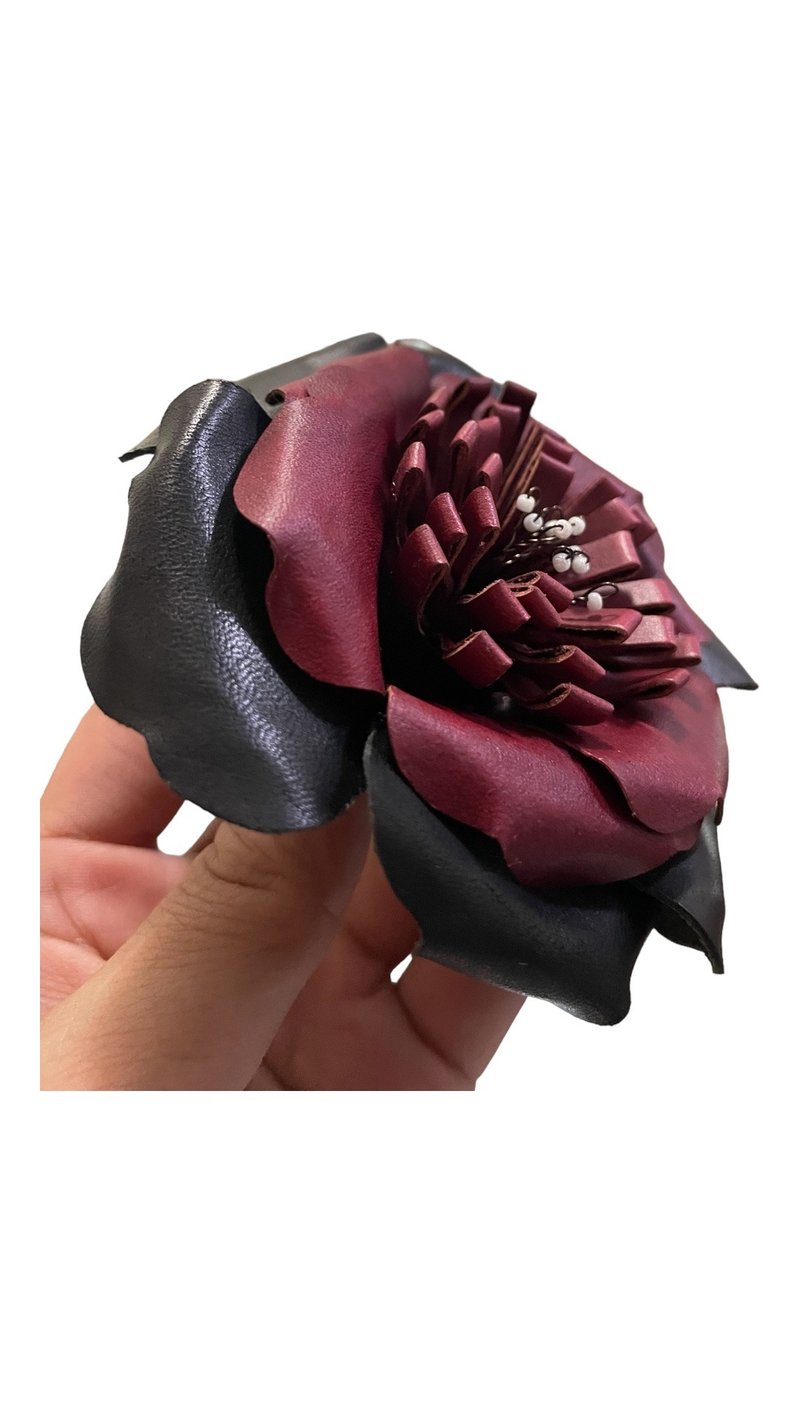 Large leather flower brooch - เข็มกลัด - หนังแท้ หลากหลายสี