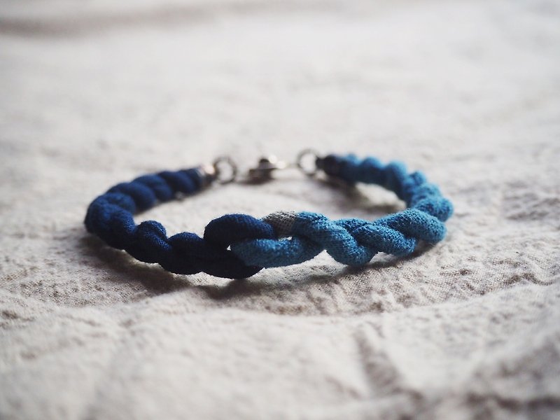 indigo bracelet | cotton dye two shade of natural indigo - สร้อยข้อมือ - ผ้าฝ้าย/ผ้าลินิน สีน้ำเงิน
