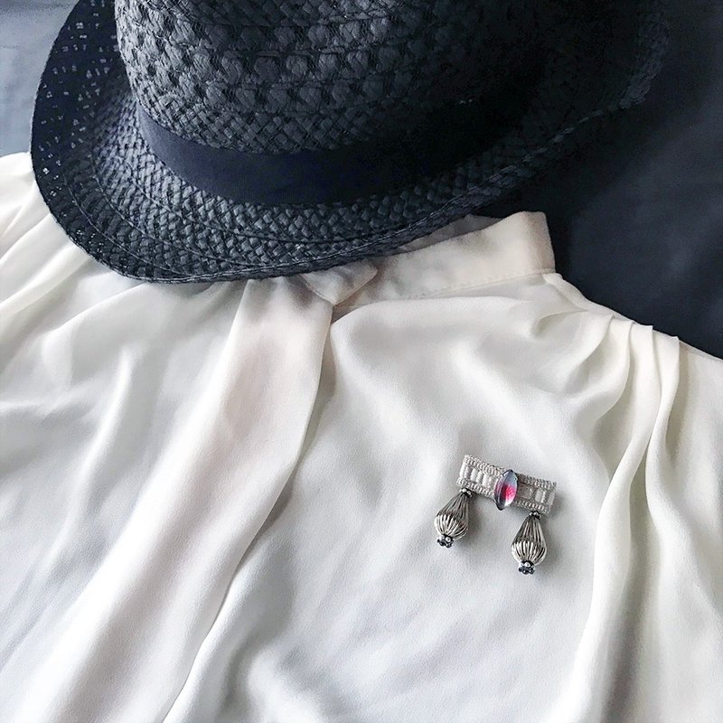 カーテンコール  Brooch silver×pink - 胸針 - 聚酯纖維 銀色