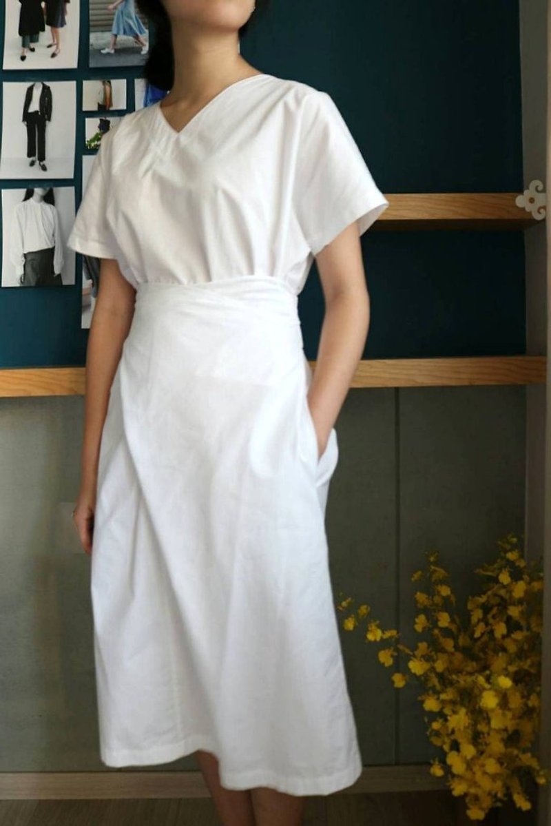 白色V領綁式洋裝 S 出清  適合165-170cm以上 - 連身裙 - 棉．麻 