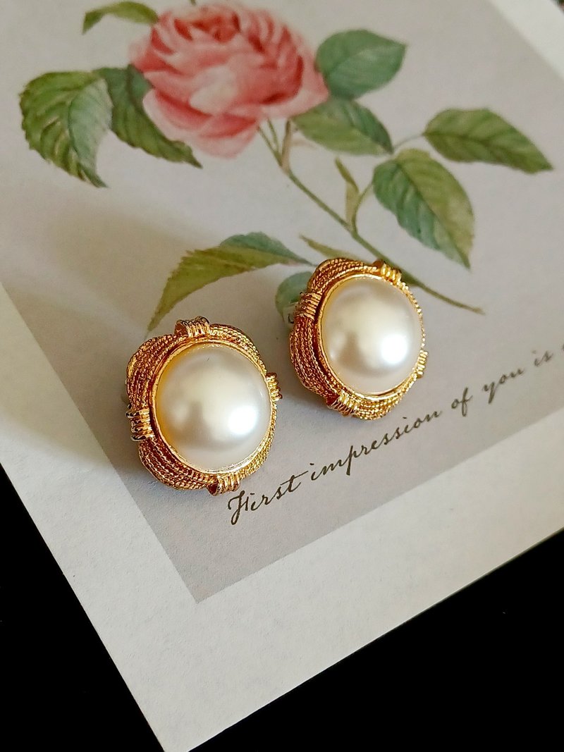 vintage jewelry elegant three-dimensional gold wire edge imitation bead clip-on earrings - ต่างหู - โลหะ 