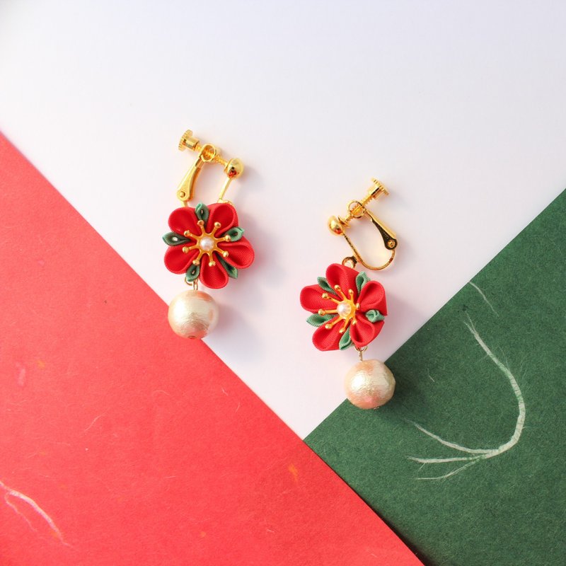 Kanzashi Christmas flower clip-on earring/ resin non hole earring - Earrings & Clip-ons - Silk Red