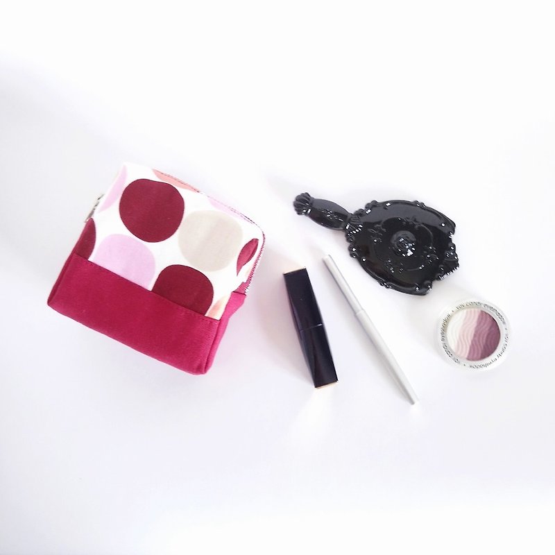 方形拉鍊小包 (紅粉圓形圖案) - 化妝包/收納袋 - 棉．麻 紅色