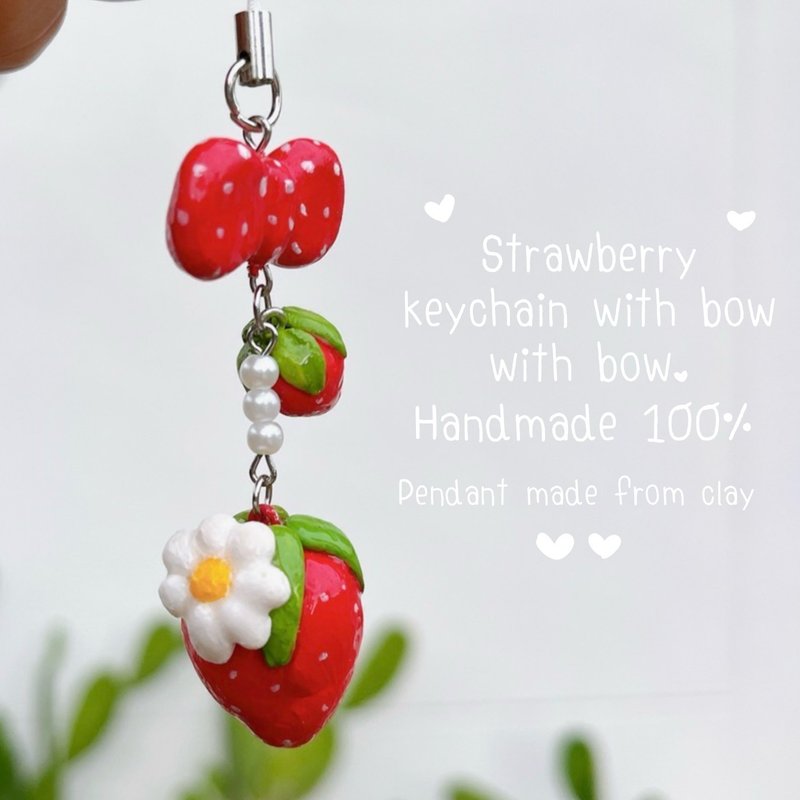 Handmade clay strawberry phone strap/keychain - 手機掛繩/背帶 - 黏土 