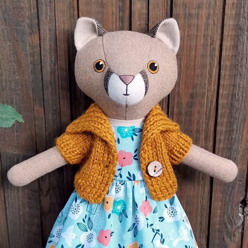 Beige puma girl, handmade stuffed doll, wool cougar plush toy - 公仔模型 - 羊毛 多色