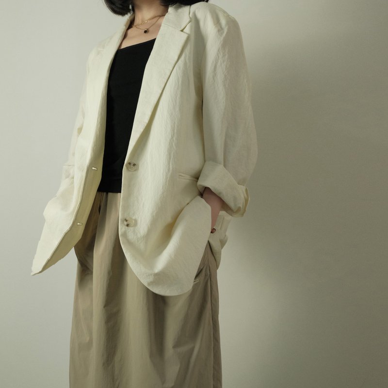 Autumn simple commuting textured off-white loose suit jacket - เสื้อสูท/เสื้อคลุมยาว - วัสดุอื่นๆ ขาว