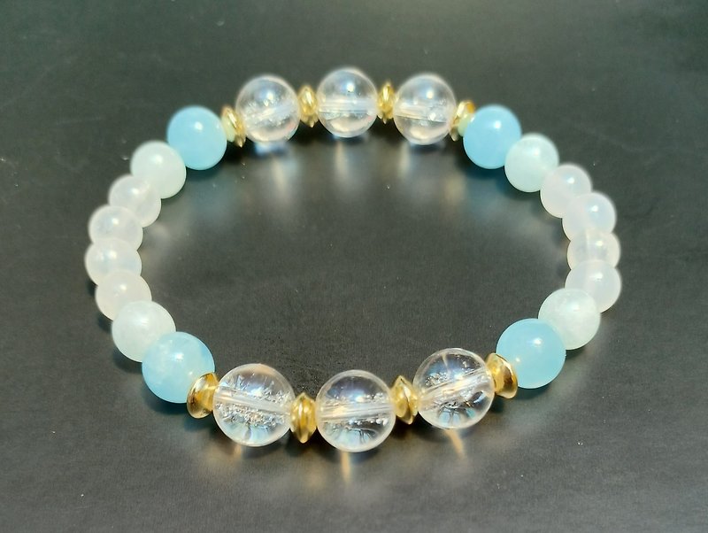 White explosion crystal sea sapphire blue moonlight white jade with blue Lingzhu crystal bracelet to improve the magnetic field - สร้อยข้อมือ - คริสตัล 