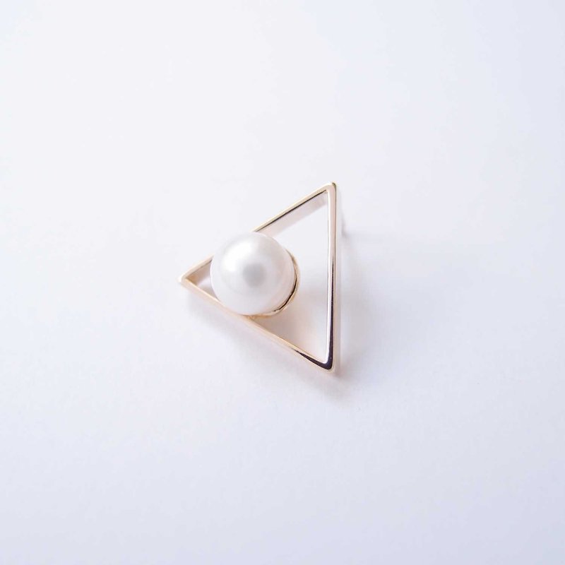 Triangular metal pearl brooch - Brooches - Other Metals Gold