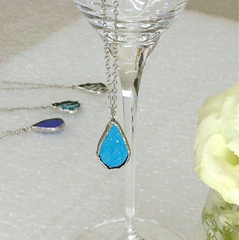 Stained glass necklace [Hitoshizuku] Marine blue - Necklaces - Glass Blue