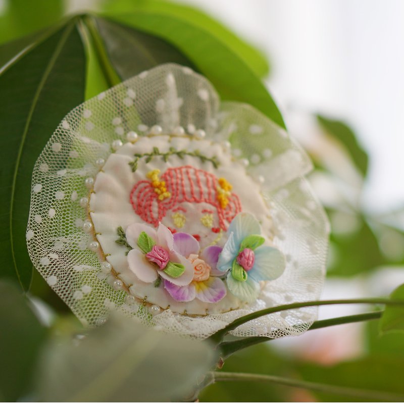 Independent Original Flower Season Girl Series Tibetan Flower Embroidery Girl Brooch - Brooches - Thread Pink