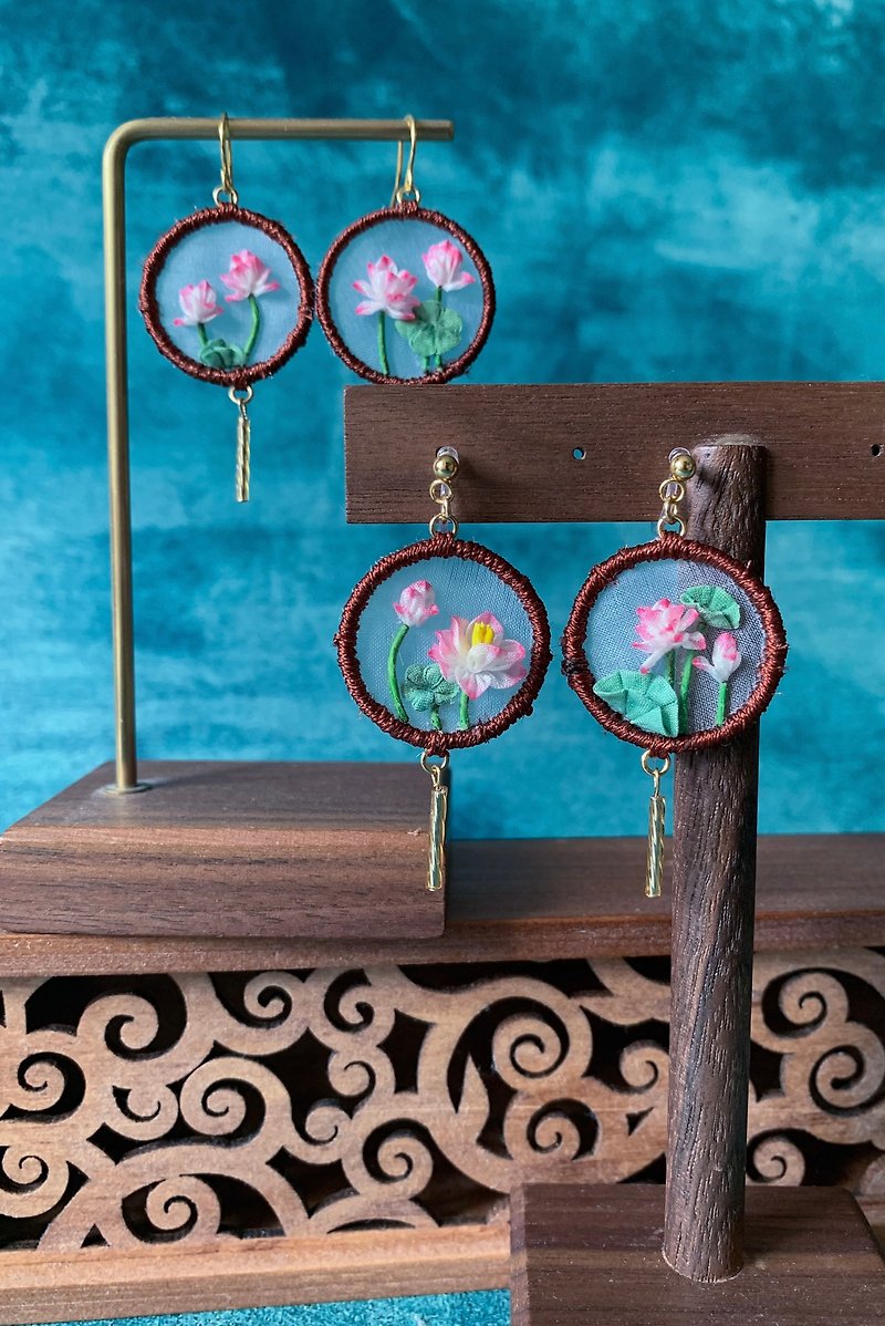 (Qing Luo Xiao Fan Xia) Lotus fan fine work cloth flower earrings Clip-On - Earrings & Clip-ons - Silk Multicolor