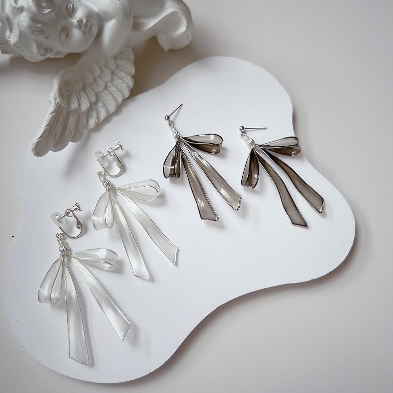 Lost in Paris Silver French Bow Resin Earrings - ต่างหู - เรซิน สีเงิน