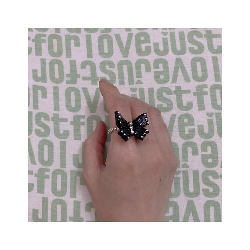 原創設計軟陶暗黑蝴蝶誇裝個性戒指顏色可客製 - 戒指 - 陶 