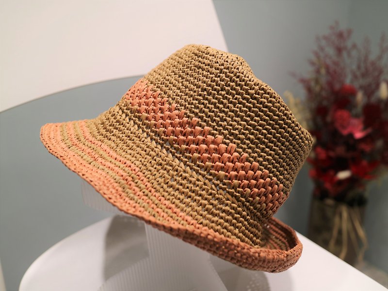 hat for woman手工鉤針草帽遮陽帽拉菲亞草帽漁夫帽百搭客製 - 帽子 - 紙 咖啡色