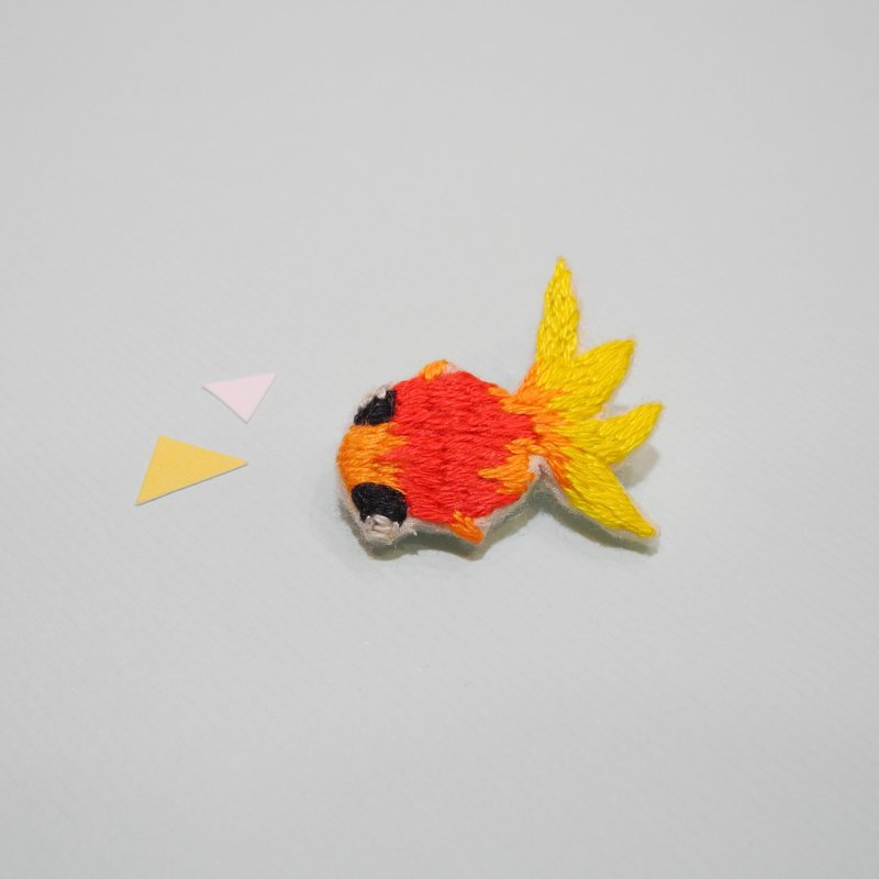 海洋系刺繡金魚 胸針別針 手工刺繡 - 胸針 - 繡線 橘色