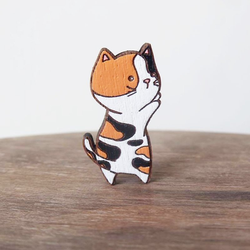 Wooden brooch cat peek - เข็มกลัด - ไม้ สีส้ม
