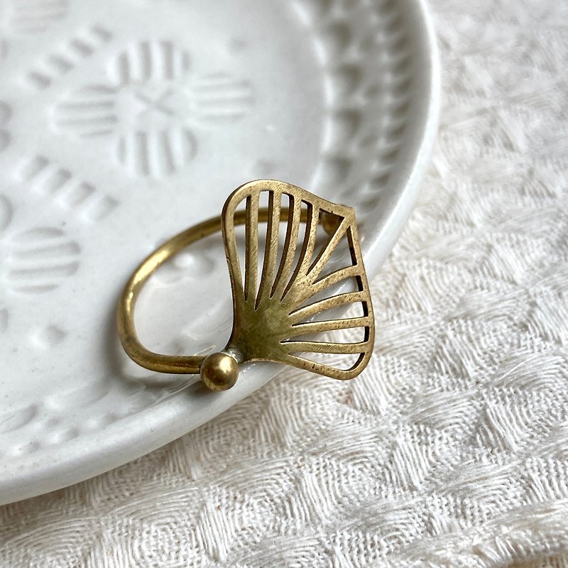 Laolin Grocery | Leaf Bronze Brass Ring - แหวนทั่วไป - โลหะ สีทอง