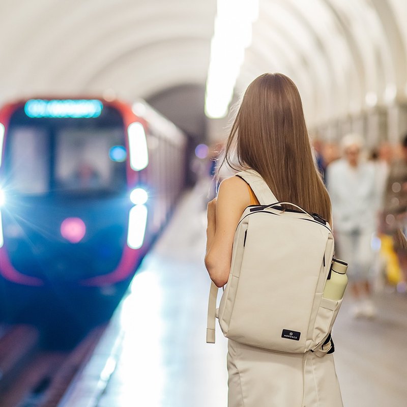 Siena Pro 13 Smart Backpack-White | Backpack Water-Repellent for Commuting and Traveling to Work - กระเป๋าเป้สะพายหลัง - เส้นใยสังเคราะห์ ขาว