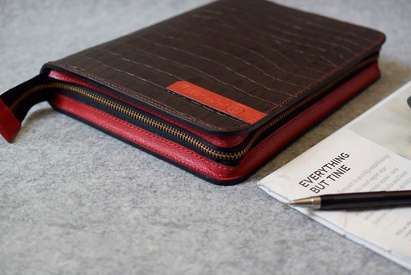 Zippered loose-leaf notebook coffee crocodile pattern + red leather - สมุดบันทึก/สมุดปฏิทิน - หนังแท้ 
