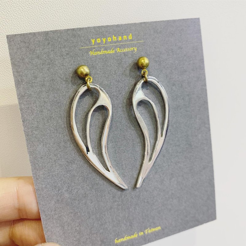 [30% off at the end of the year] Metalworking Earrings Love Heart Wings Sterling Silver - ต่างหู - โลหะ สีเงิน