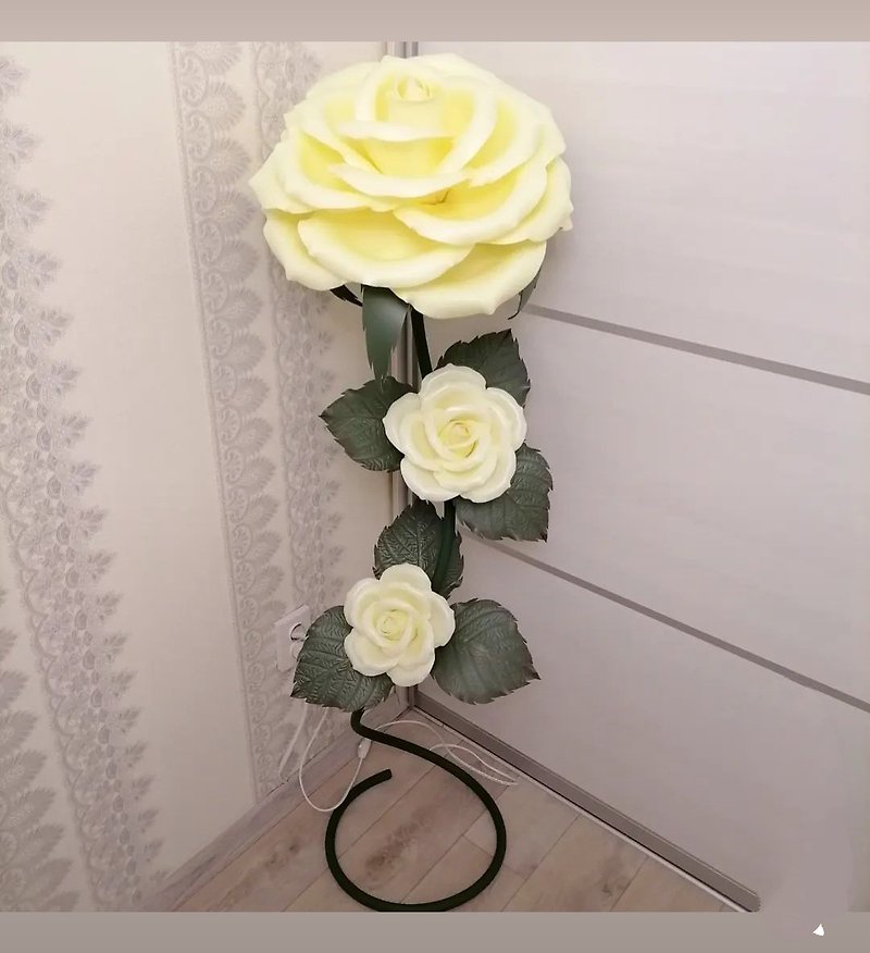 floor lamp rose, LED lamp for bedroom, floor lamp flower - โคมไฟ - วัสดุกันนำ้ สีเหลือง