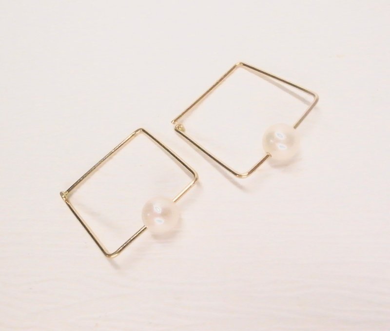 A pair of Ermao Silver【Simple and elegant 14K gold-covered pearl square earrings】. - Earrings & Clip-ons - Precious Metals Gold