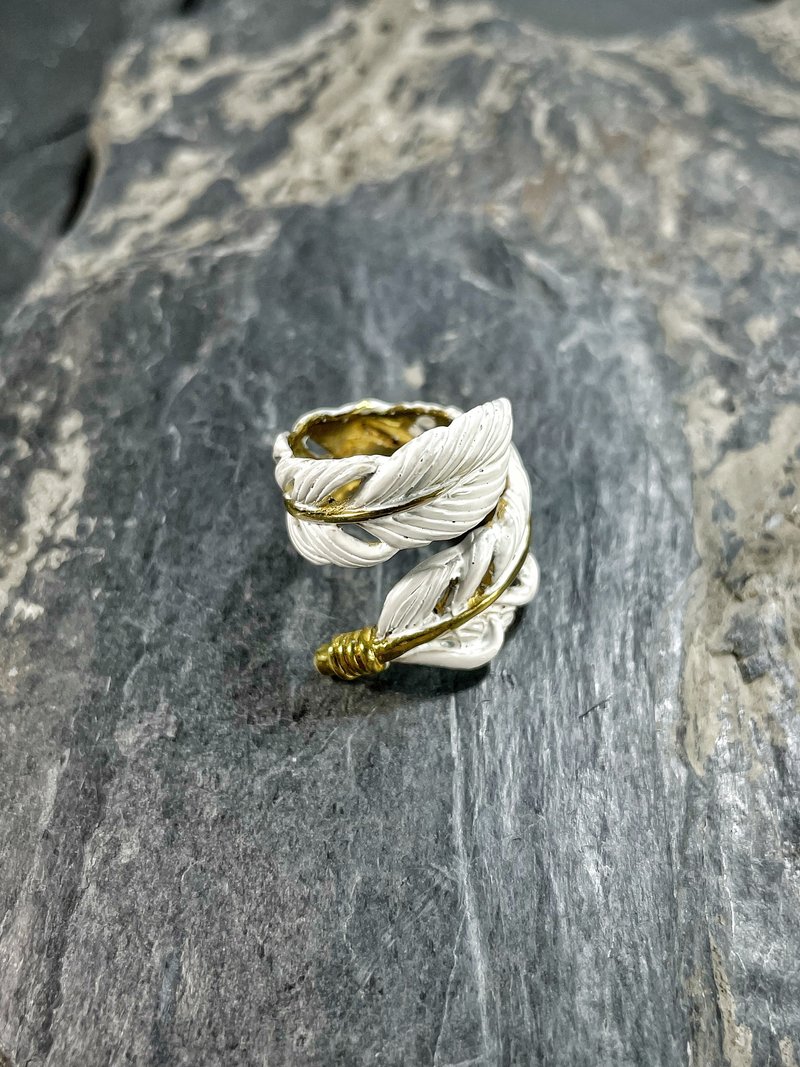 White Patina Native American Feather Ring. - 戒指 - 其他金屬 