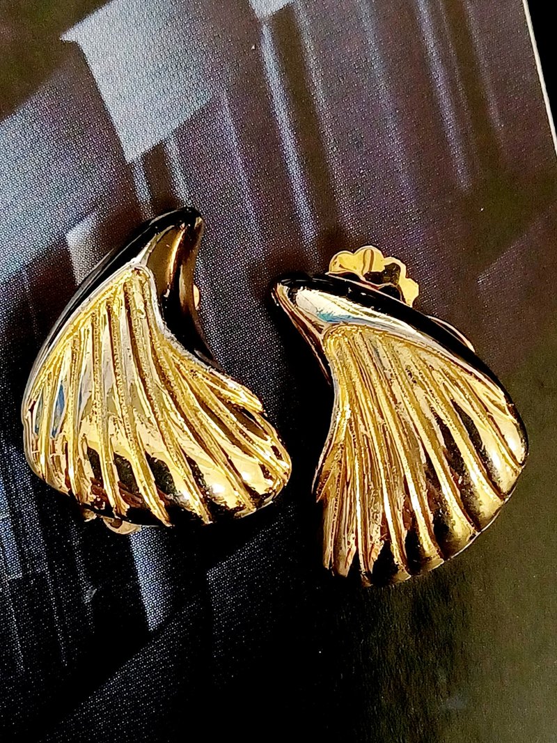 vintage jewelry 古典金色飛翼 夾式耳環 - 耳環/耳夾/耳骨夾 - 其他金屬 