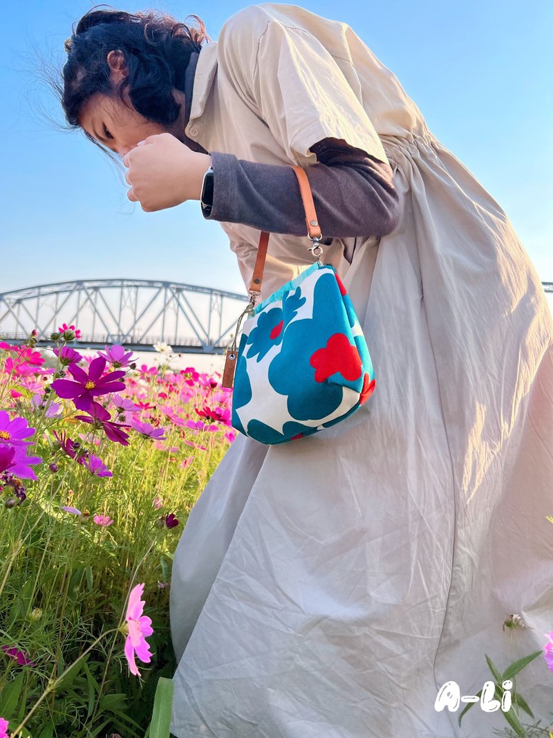 [Made upon order] 18cm shrapnel gold handbag/poppy style/cyan - Handbags & Totes - Cotton & Hemp Multicolor