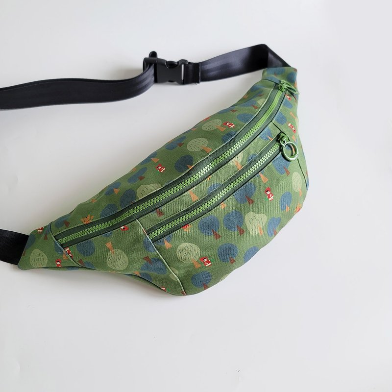 Water-repellent Moon Waist Bag Crossbody Bag Chest Bag Mountaineering Bag Travel-Grass Green Beautiful Garden - Messenger Bags & Sling Bags - Waterproof Material Green