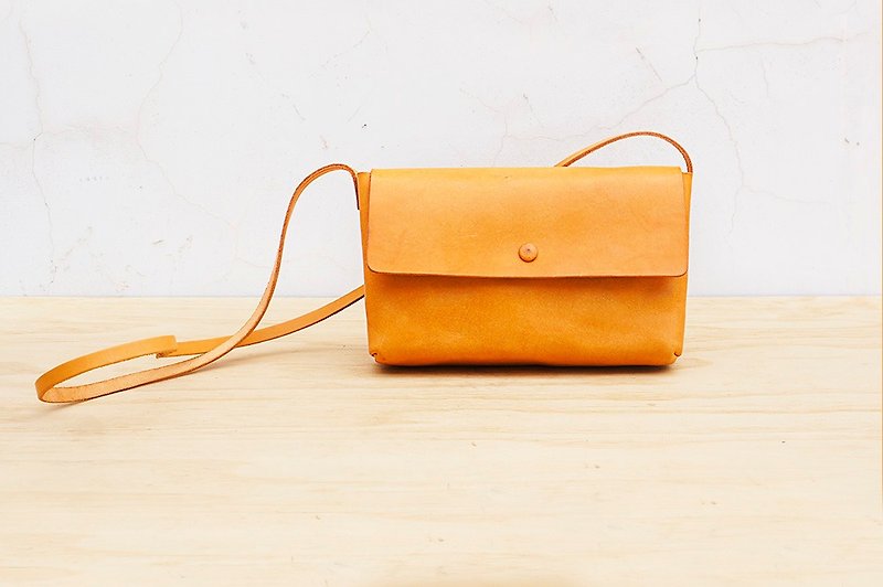 New leather unsimple shoulder side back / large (customizable lettering) - กระเป๋าแมสเซนเจอร์ - หนังแท้ สีส้ม