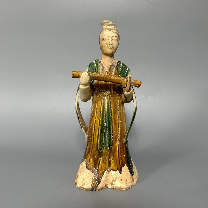 Tang Dynasty Tri-Colored Female Attendant Figurines - ของวางตกแต่ง - ดินเผา สีกากี