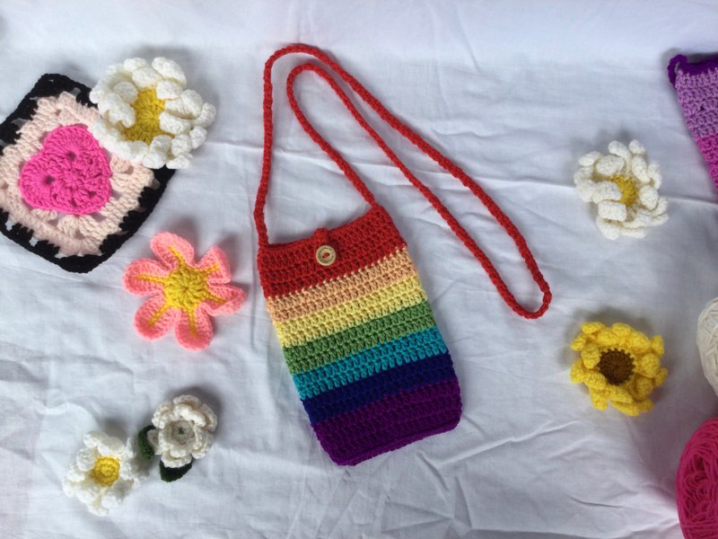 Crochet phone bag กระเป๋าถักโครเชต์ใส่โทรศัพท์ สีรุ้ง - กระเป๋าแมสเซนเจอร์ - อะคริลิค หลากหลายสี