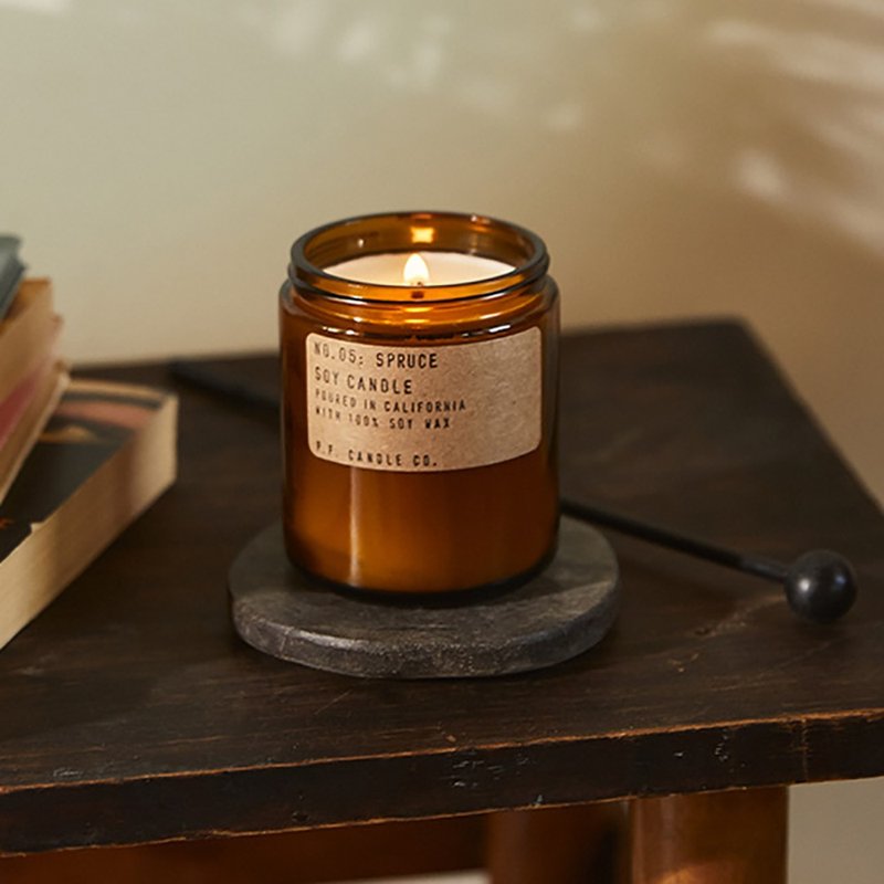 P.F. CANDLE CO. 手工香氛蠟燭 7.2oz 雲杉 - 香氛蠟燭/燭台 - 玻璃 