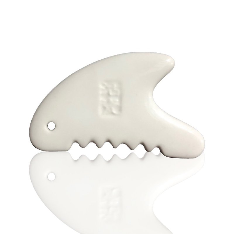Small fish-shaped massage comb / white glaze - Other - Porcelain White