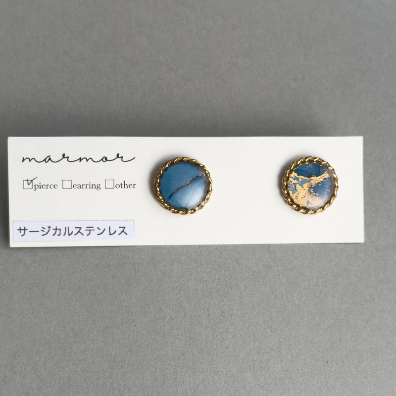 【1点のみ】アルコールインクアート　ブルー　青　ピアス　サージカルステンレス　小ぶり　小さめ　金属アレルギー対応　ミニ　人と被らない　ゴールド　キレイめ - 耳環/耳夾/耳骨夾 - 樹脂 藍色