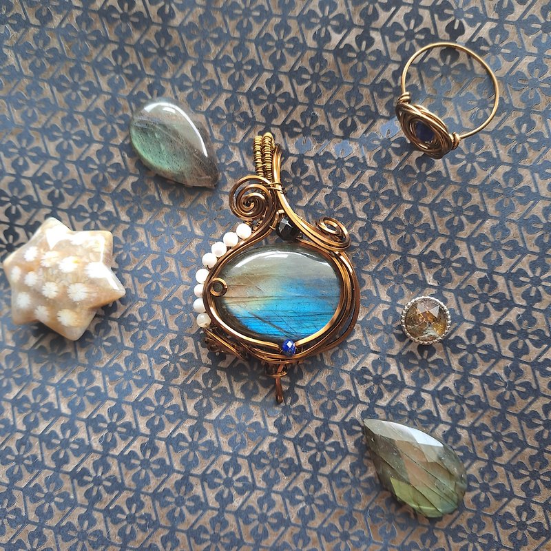 [Shan Mian] Nymph Qi Er Labradorite Pendant - Necklaces - Semi-Precious Stones Blue