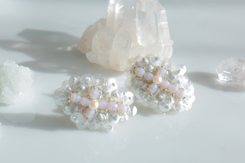 【Limited item】Cross stone snow - Earrings & Clip-ons - Other Materials Transparent