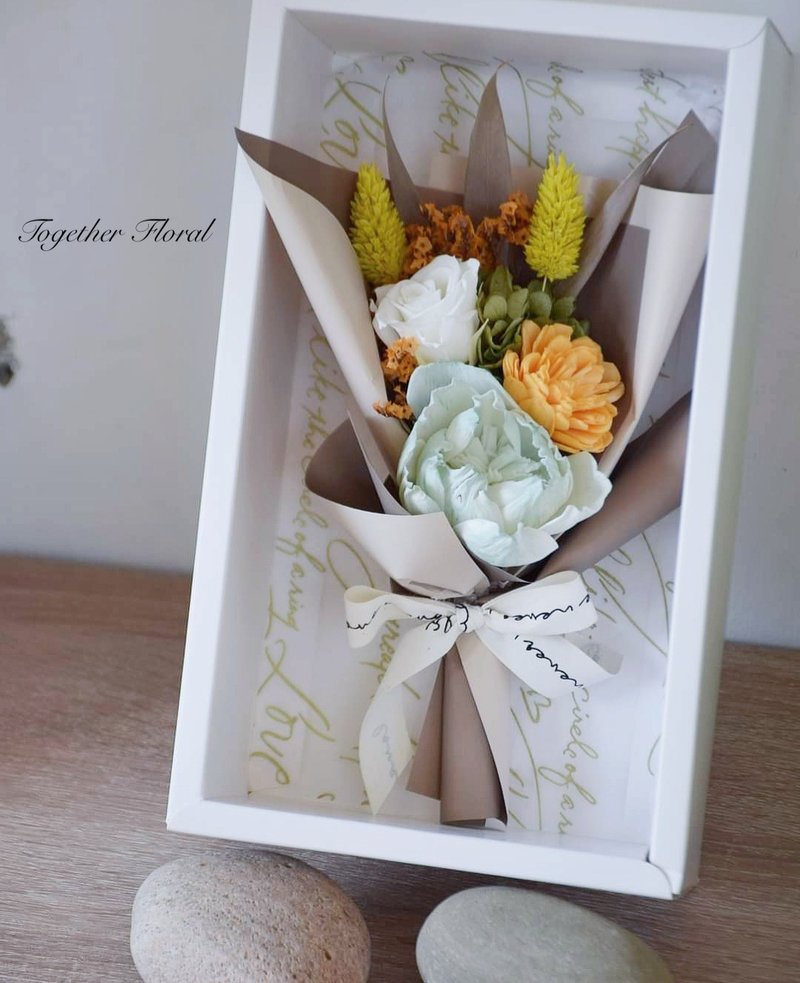 Immortal Sola Bouquet in Elegant Colors - Dried Flowers & Bouquets - Plants & Flowers 