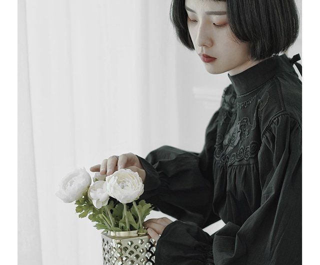 バラ刺繍のふんわり袖ドレス 黒 長袖 ワンピース - ショップ