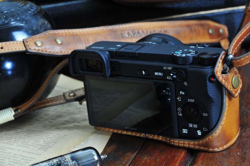 SONY A6300 / A6400 / A6100レザーカメラケースA6300 / a6400