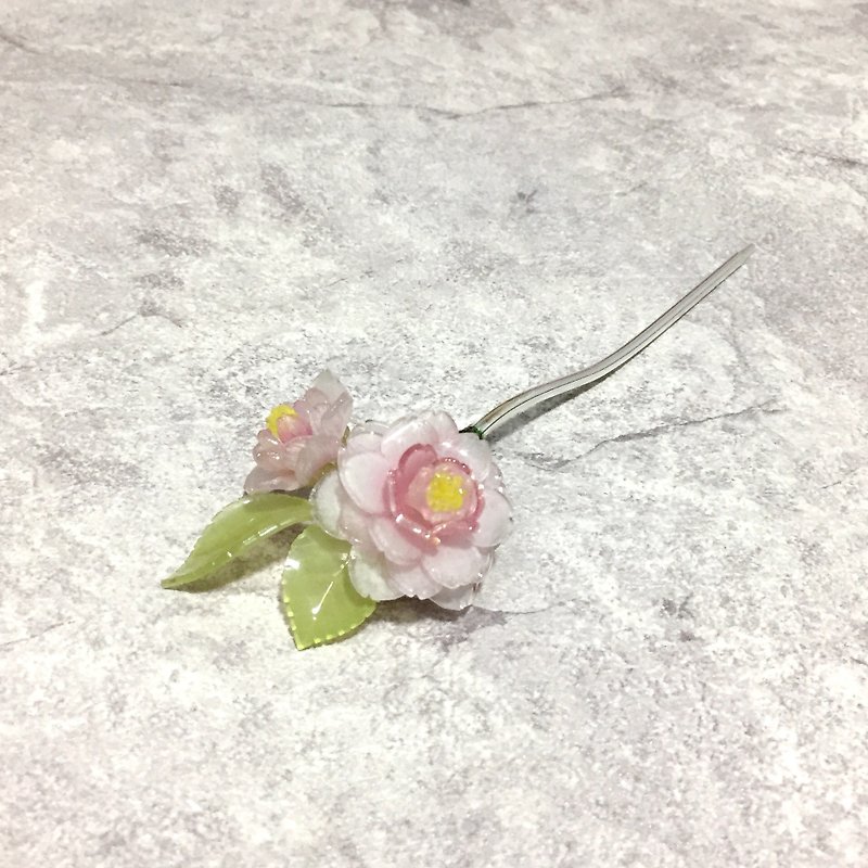 【】 If the mausoleum】 【】 Qingqing beauty. Camellia hairpin. Camellia. Hand made. Japanese resin. Elegant / classical / style hairpin / kimono hair ornaments - เครื่องประดับผม - วัสดุอื่นๆ สึชมพู