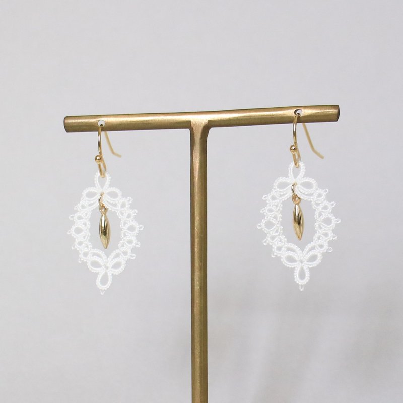 Tatting lace oval Clip-On - Earrings & Clip-ons - Cotton & Hemp White