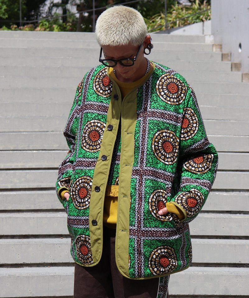 REVERSIBLE QUILT BLOUSON(L.KHAKI×SPARKLE RING) - 女西裝外套 - 尼龍 卡其色