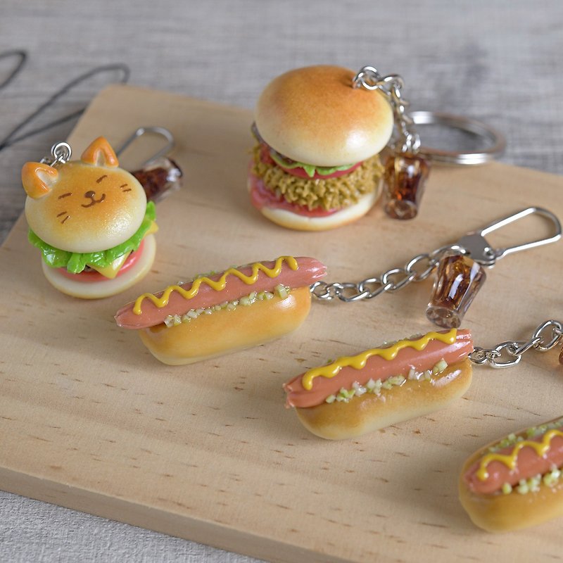 Burger Tycoon Cat Burger | Simulation Clay Bag Ornament - พวงกุญแจ - ดินเหนียว สีกากี