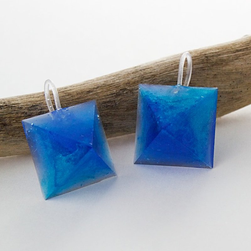 Pyramid hook earrings (Ruri damselfish) - Earrings & Clip-ons - Other Materials Blue