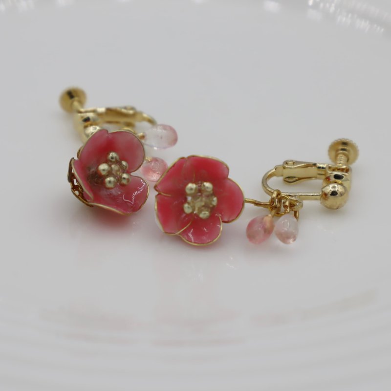 christmas rose_strawberry moon - Earrings & Clip-ons - Resin Pink