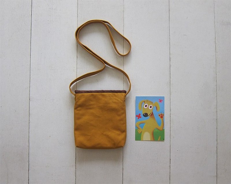Cross Body Bag - Mini size (Zippered Closure W/ Fixed Strap) - กระเป๋าแมสเซนเจอร์ - ผ้าฝ้าย/ผ้าลินิน สีนำ้ตาล