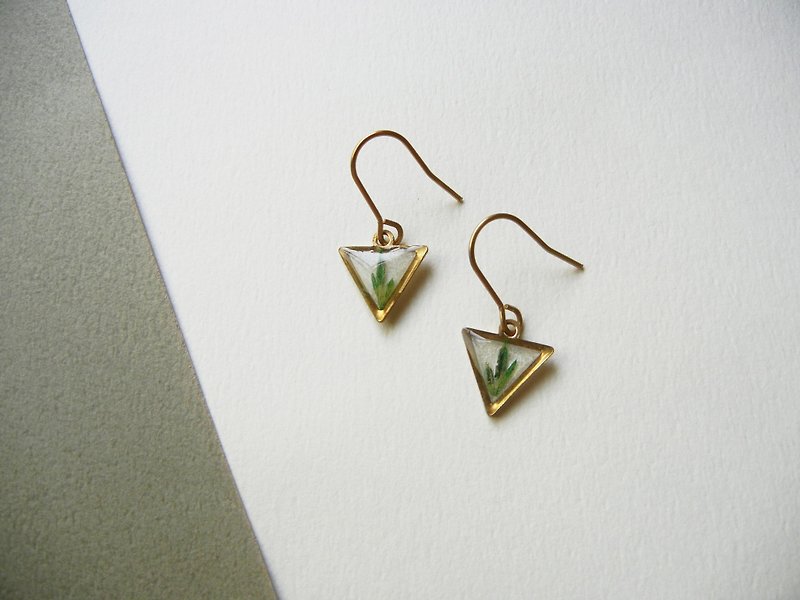 *coucoubird*fern series - mini triangle earrings - ต่างหู - ทองแดงทองเหลือง สีทอง