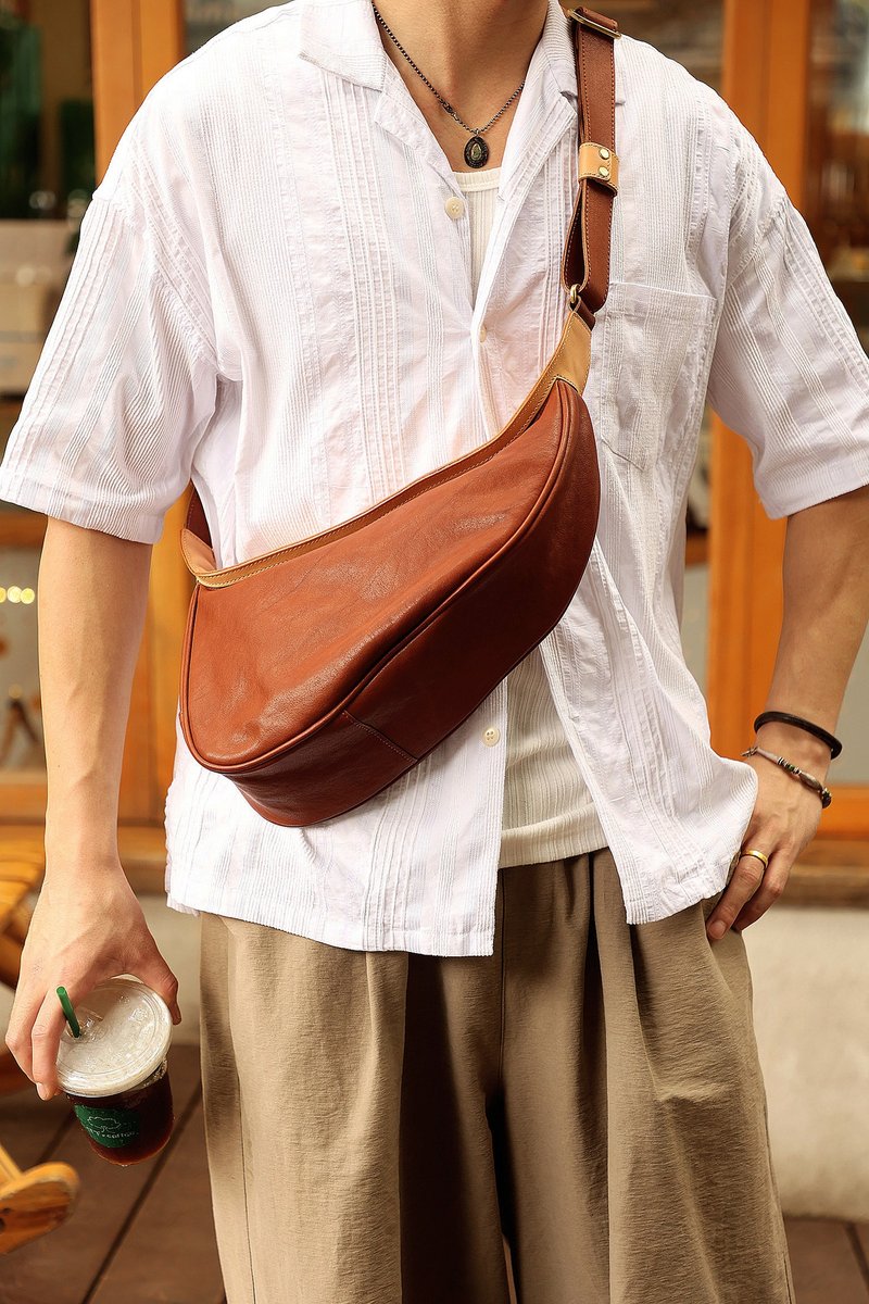 Italian Tuscany vegetable tanned cowhide American retro cycling bag chest bag messenger bag - กระเป๋าแมสเซนเจอร์ - หนังแท้ หลากหลายสี